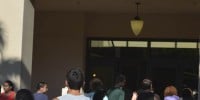 Long lines and crowds at Arrillaga Dining Commons due to lack of open dining options on campus during the summer causes frustration among students. (MEHMET INONU/The Stanford Daily)